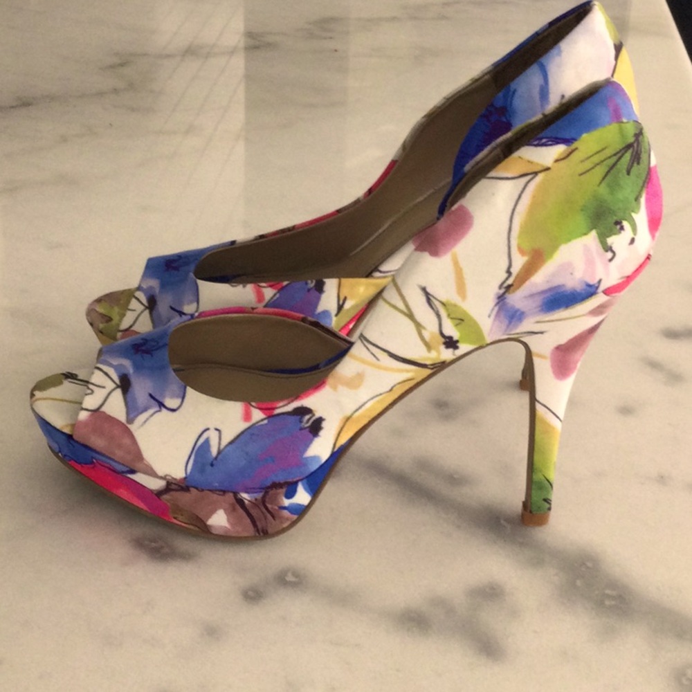 9M NWOB Floral Print Fergie Heels - Picture 3 of 10